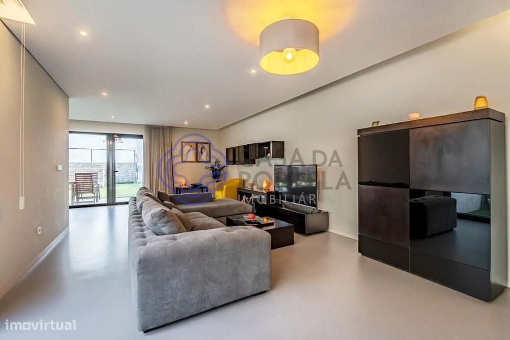 Moradia T4 de 2018 - Térrea - Piscina - Jardim 100m2 + Casa 50m2 - Mat