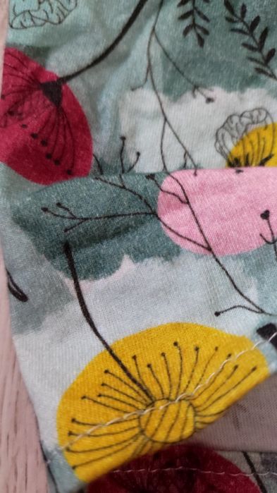 Cienka czapka damska wiosenne kwiaty