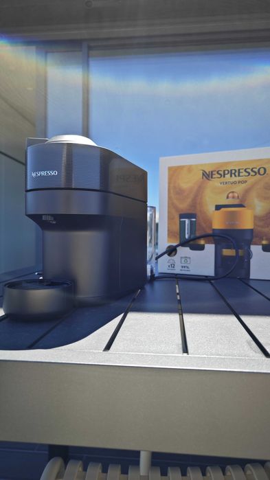 Maquina de café Nespresso Vertuo Pop nova