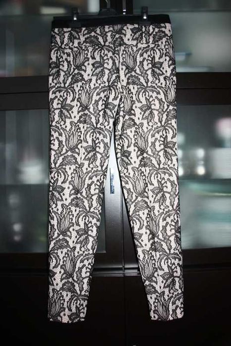 Calças pretas com salmão e com padrão que parece renda ZARA tamanho S