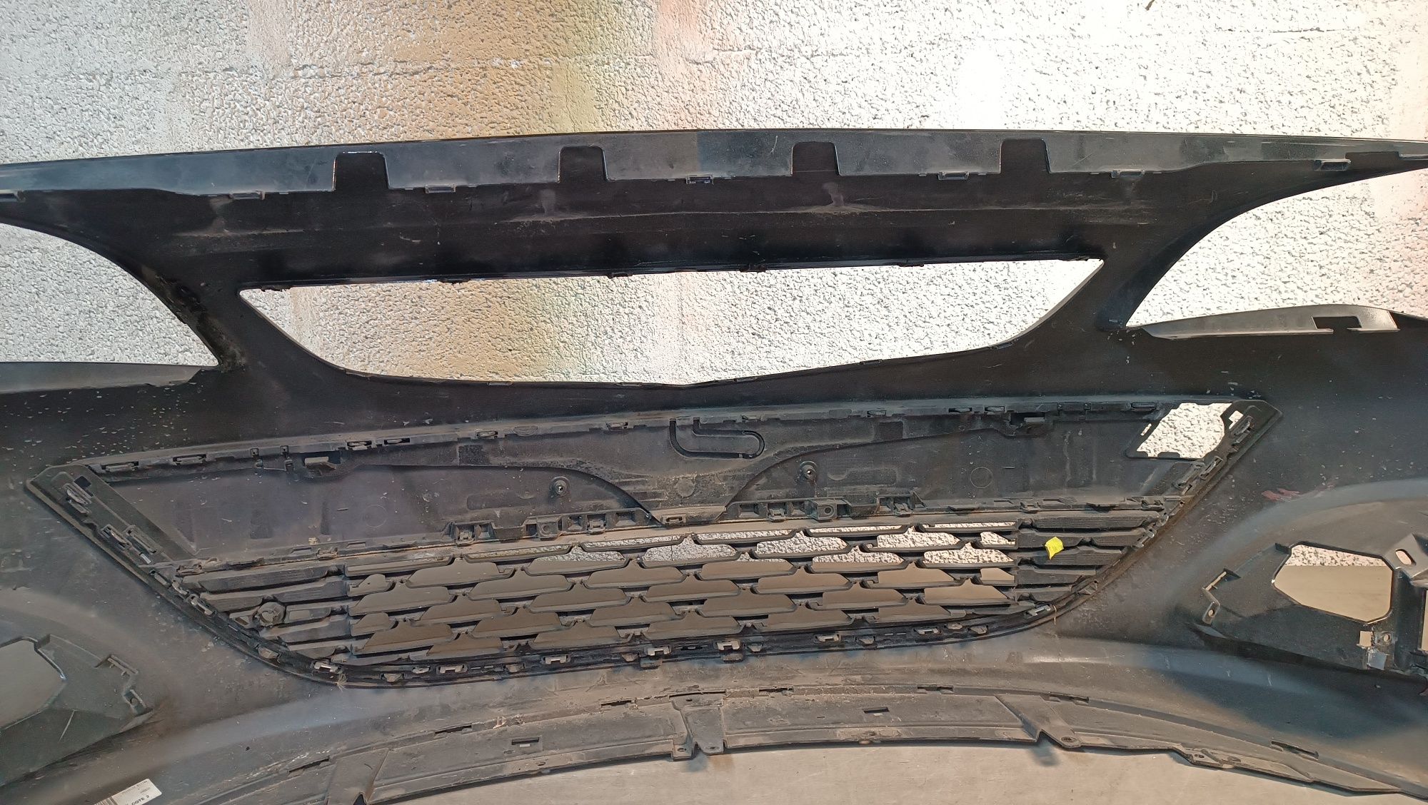 Vendo parachoque de frente Opel Astra J ano 2011/15