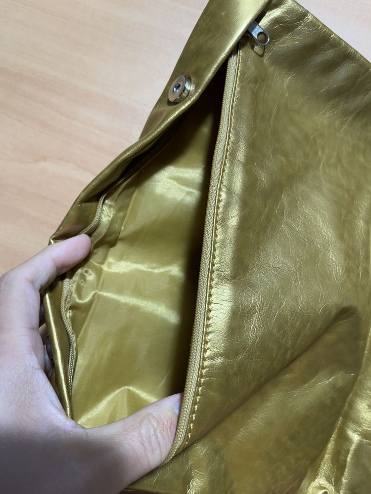 Clutch Miguel Vieira em dourado