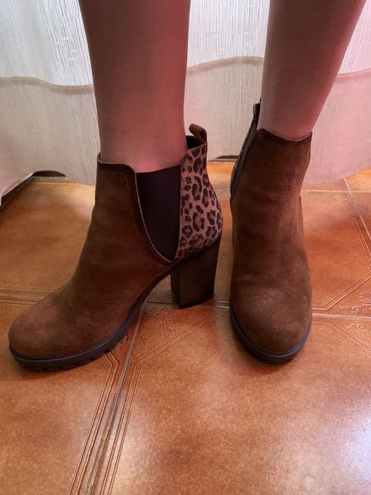 Bota em camurça castanha da marca Seaside