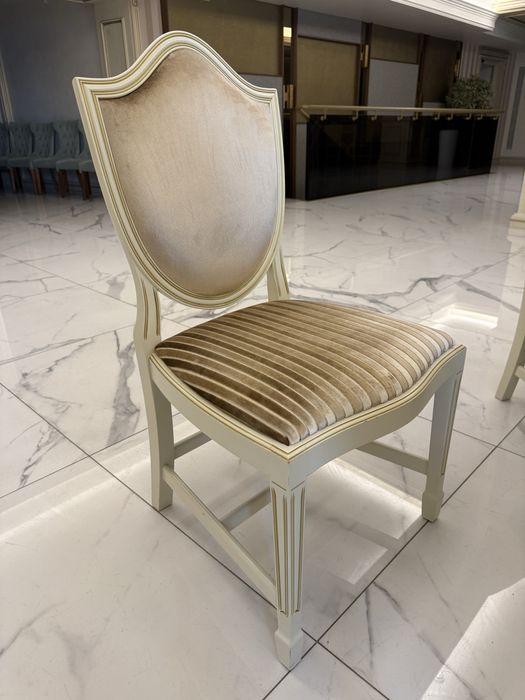 Стільці Випрбництво Італія