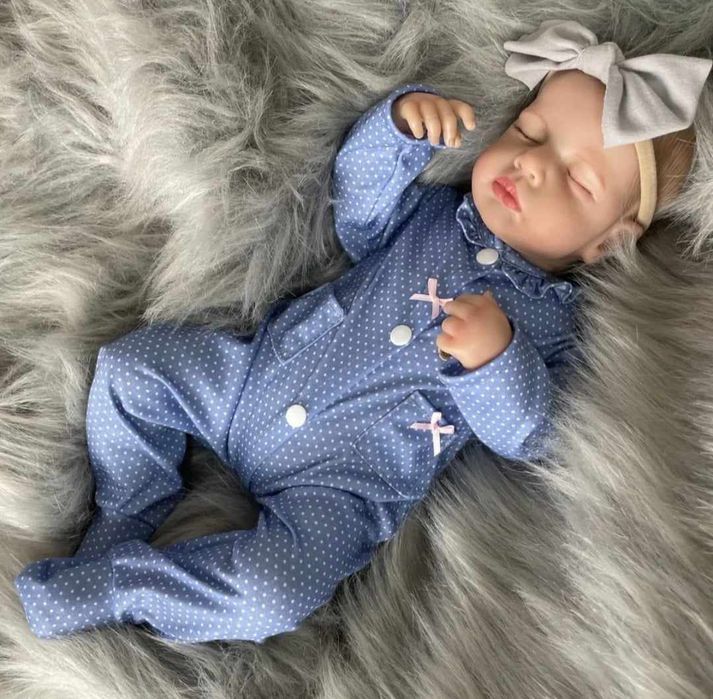 Nowa realistyczna lalka typu Reborn śpiący bobas z akcesoriami