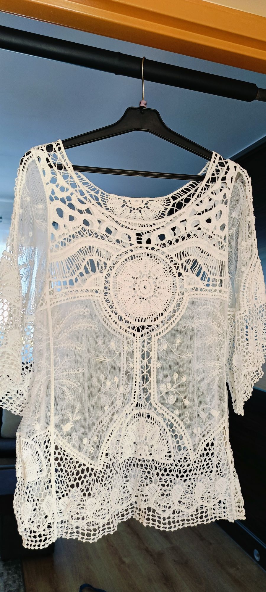 Biała bluzka boho, letnia bluzka boho z koronki, plażowa narzutka