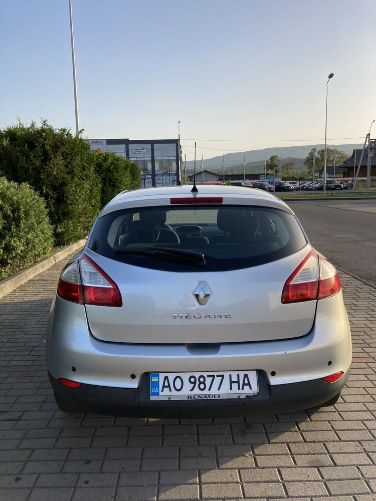 Renault Megane III hatchback 2011