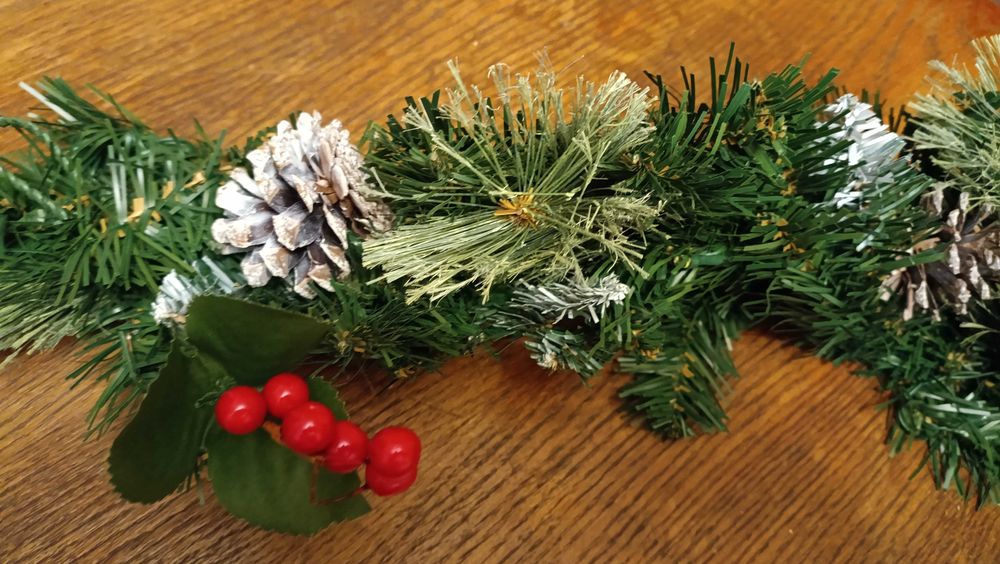 Світлова на батарейках 2,7м різдвяна хвойна гірлянда SHareconn