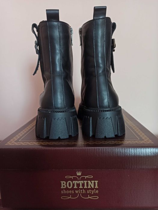 Продаю осіннє\ весняне взуття, черевики 38 розмір