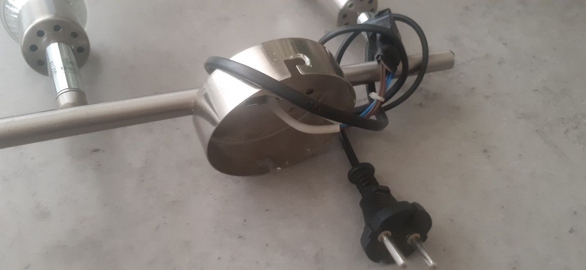 Lampa sufitowa, dwie świetlówki.