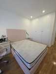 Conjunto de cama e mesa de cabeceira