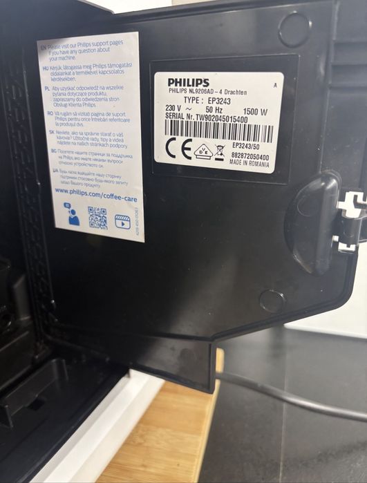 Ekspres ciśnieniowy Philips LatteGo EP3243 - odbiór wola