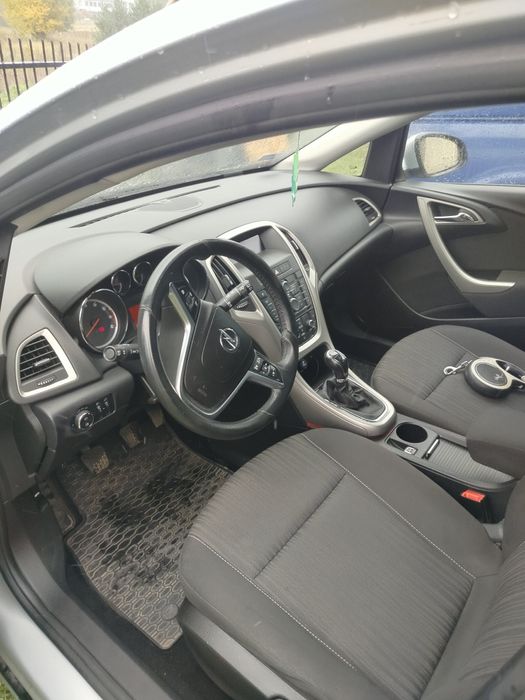 Opel astra J 2011 r. 1.6 benzyna