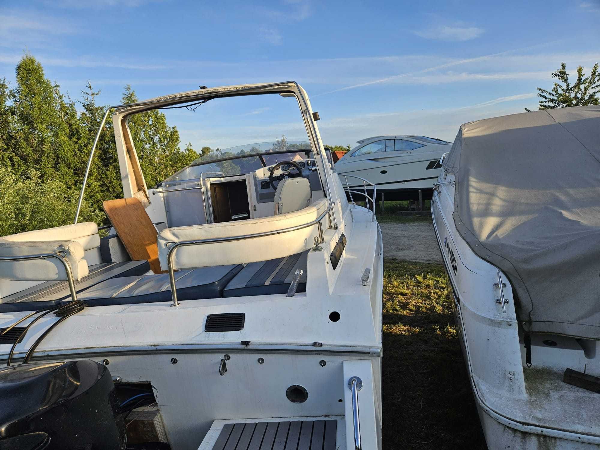 Jacht motorowy ARCOA – do renowacji !!!