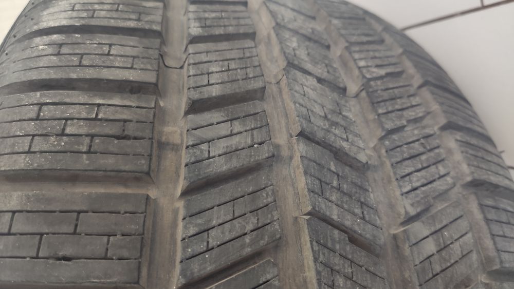 Продам шину зимову 1 шт зима .PIRELLI Scorpion Ice & Snow 255#45#R 20