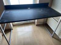 Duże czarne biurko