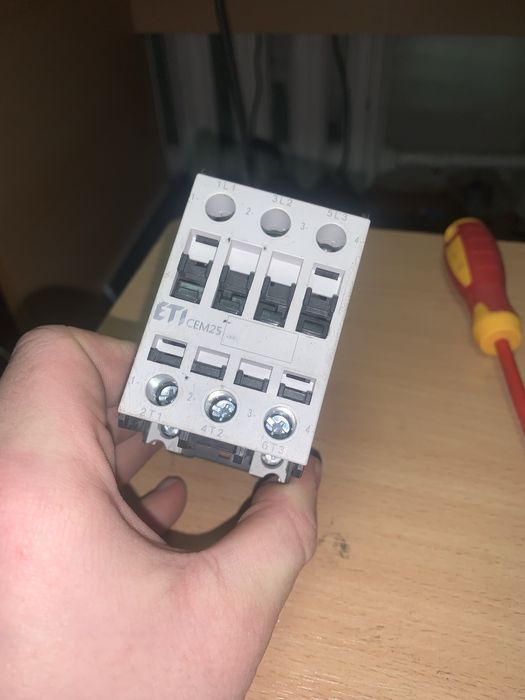 Магнітний пускач ETI CEM25