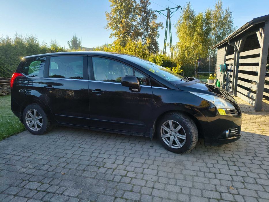 Peugeot 5008, diesel 1560 cm3, skórzana tapicerka, grzane fotele