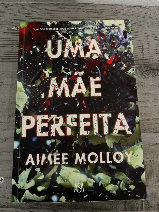 Livros diversos, em português e inglês