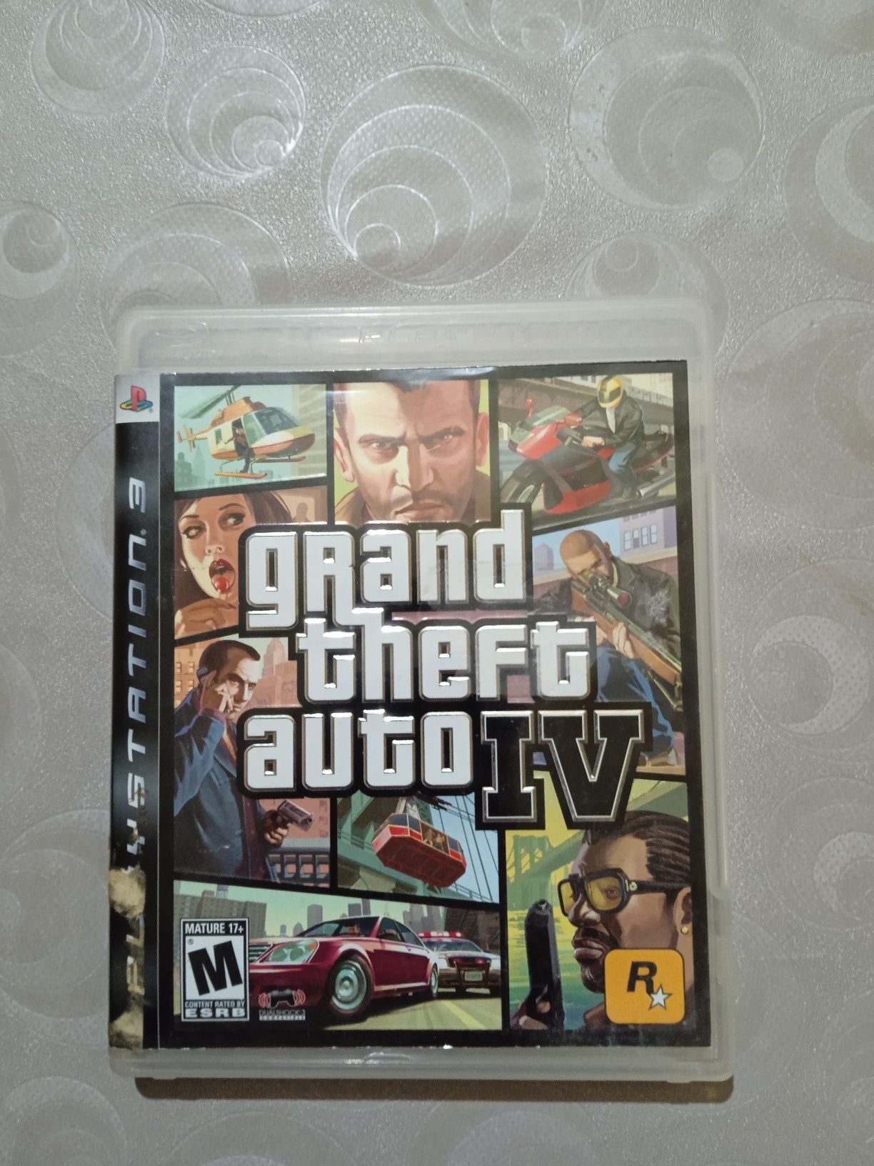 PS 3 (usada) sem comandos com os jogos WSC 3 e GTA 4 incluído