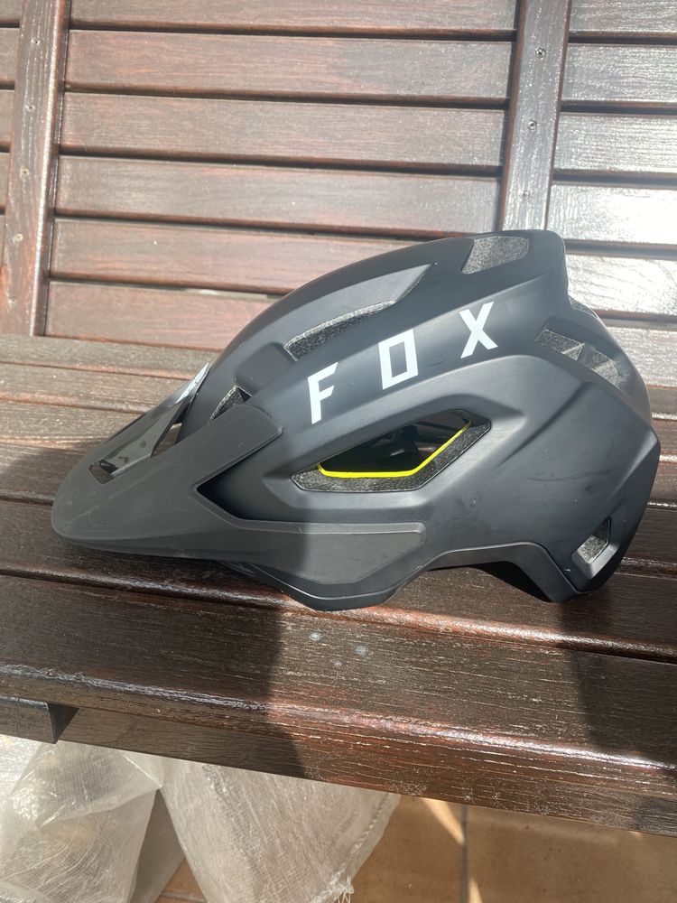 Capacete FOX com sistema Mips