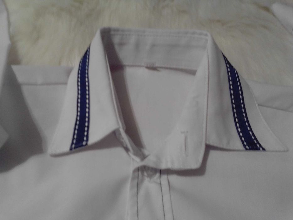 Elegancka koszula wizytowa biała z granatowym lampasem roz.110cm