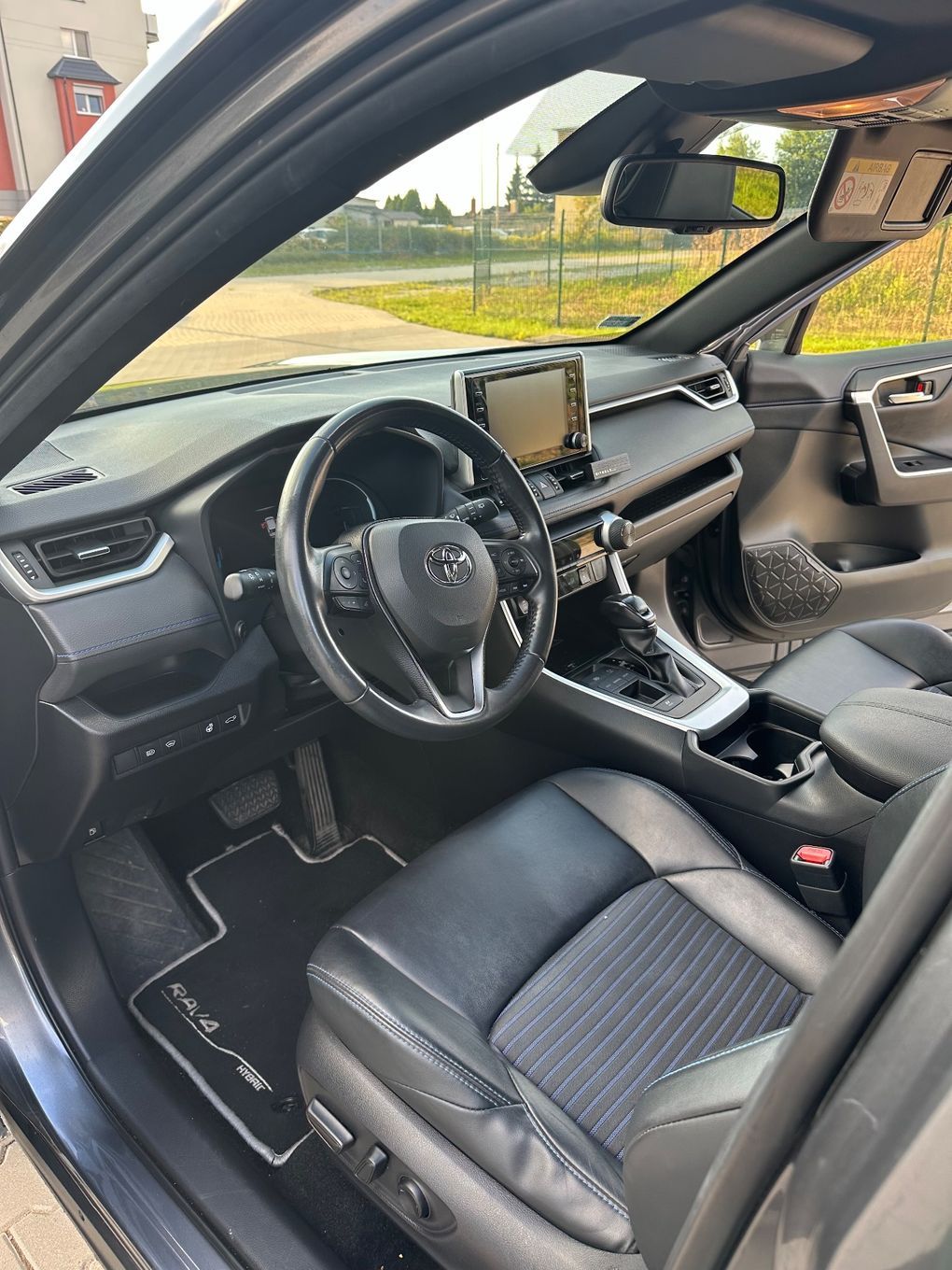 Toyota RAV4 Toyota RAV4 Hybrid z 2020 roku. Selection 4x2 FV 23%
