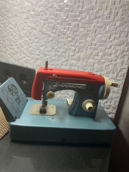 Детская швейная машинка