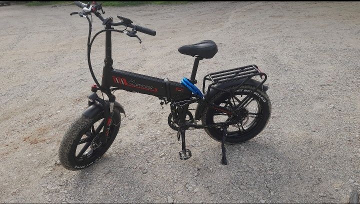 Bicicleta elétrica Ranride YX20 E-bike com carregador incluído.