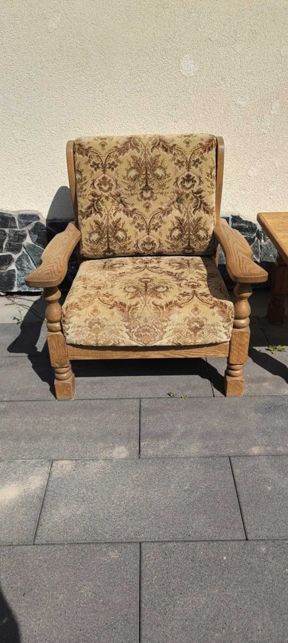 Komplet mebli retro – 2 fotele + drewniany stolik