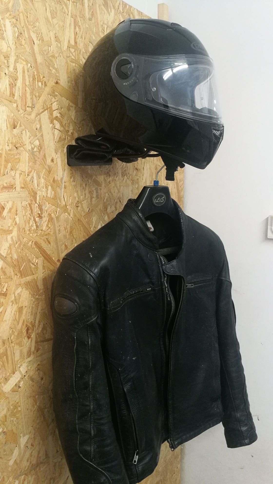 Uchwyt na kask, wieszak na kask, wieszak na kurtkę, kombinezon