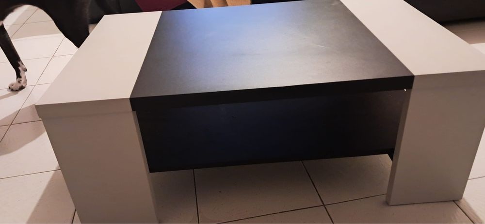 Mesa de cento em otimo estado