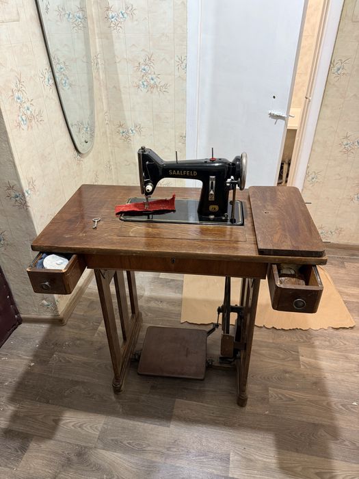 Швейна машинка SAALFELD від Knoch вінтаж