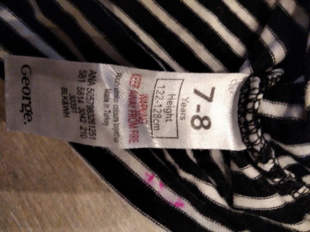 Super sukienka suknia w paski 7-8 lat