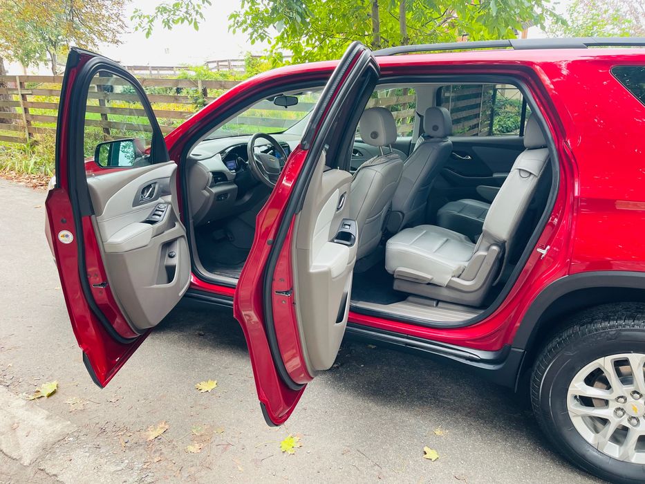 Шевроле Traverse 20 год семь мест минимальный пробег не крашеный!