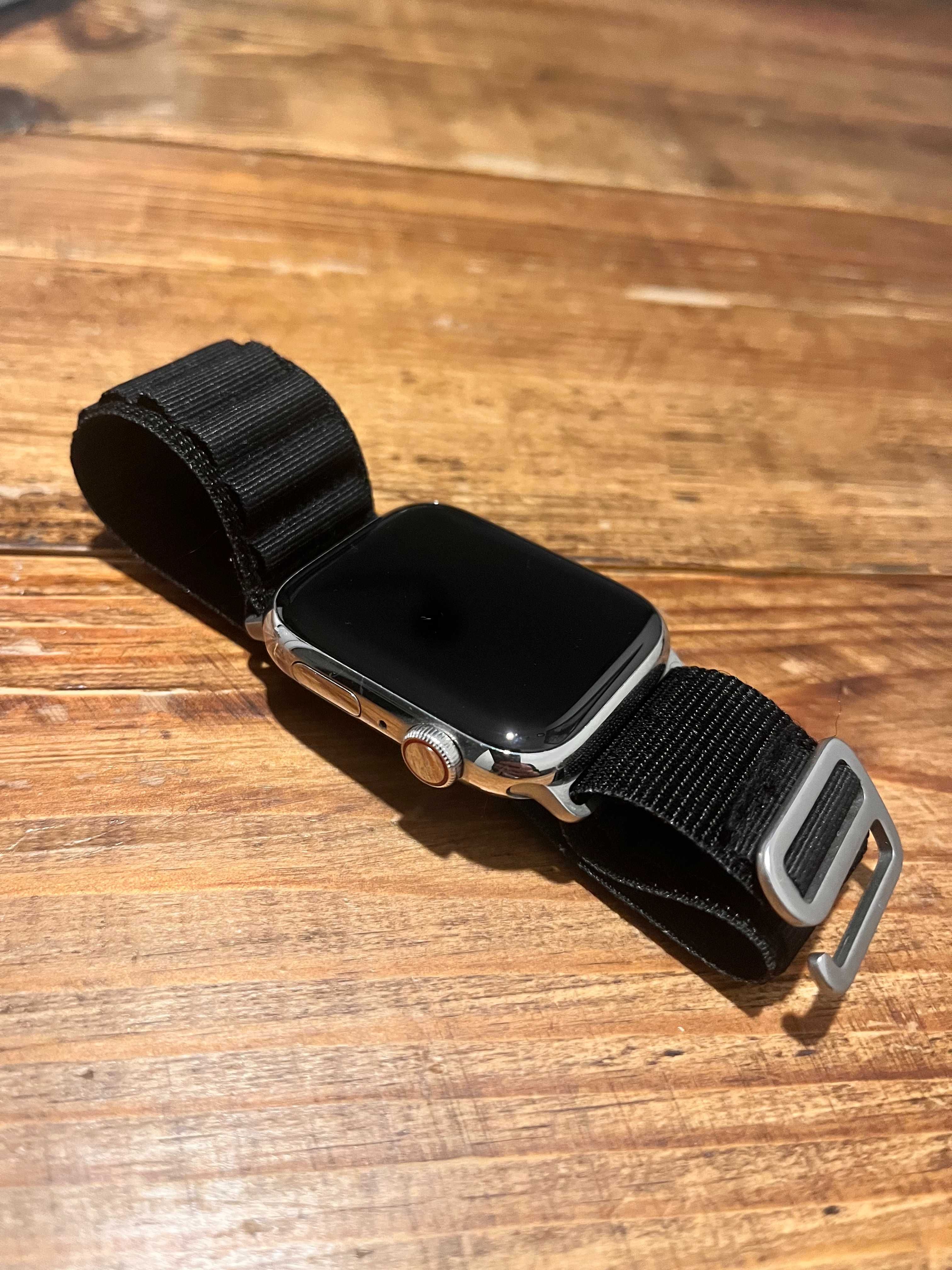 Apple Watch 8 series (GPS + Cellular) ze stali nierdzewnej