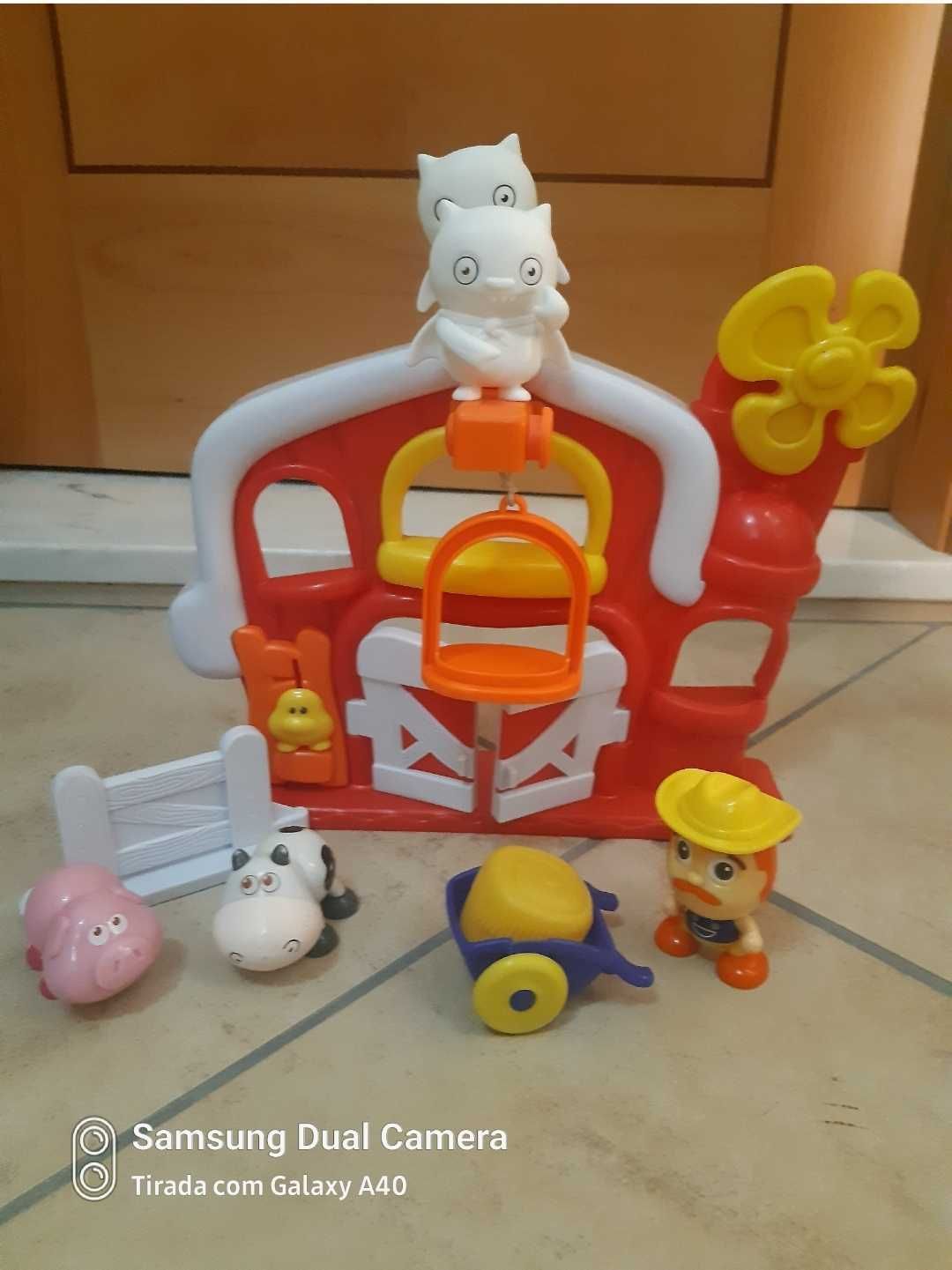 Vários Brinquedos de criança