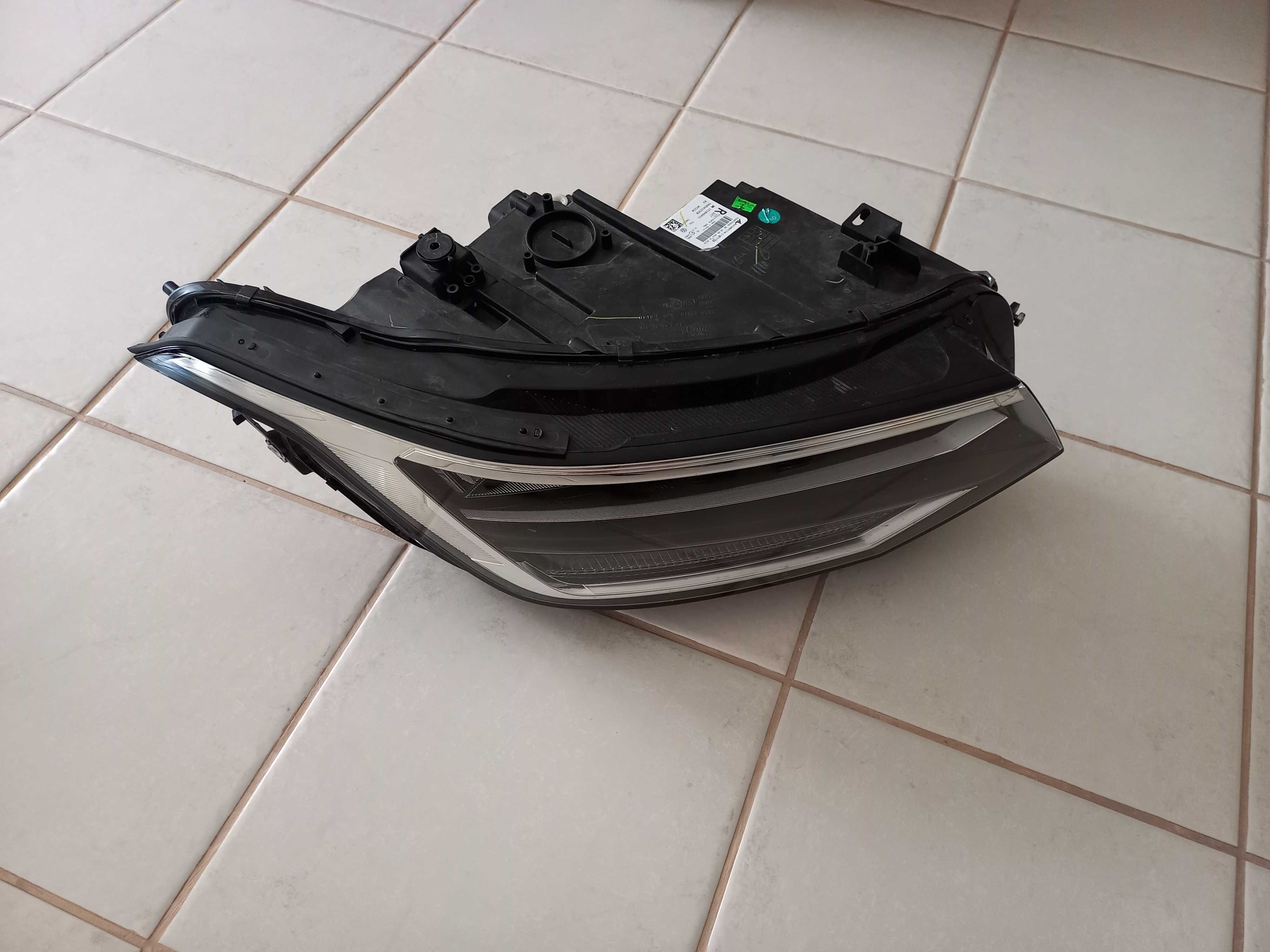 Farol VW Tiguan lado direito