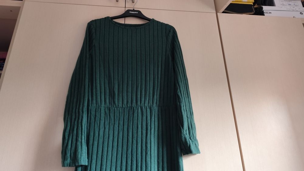 Sukienka z długim rękawem