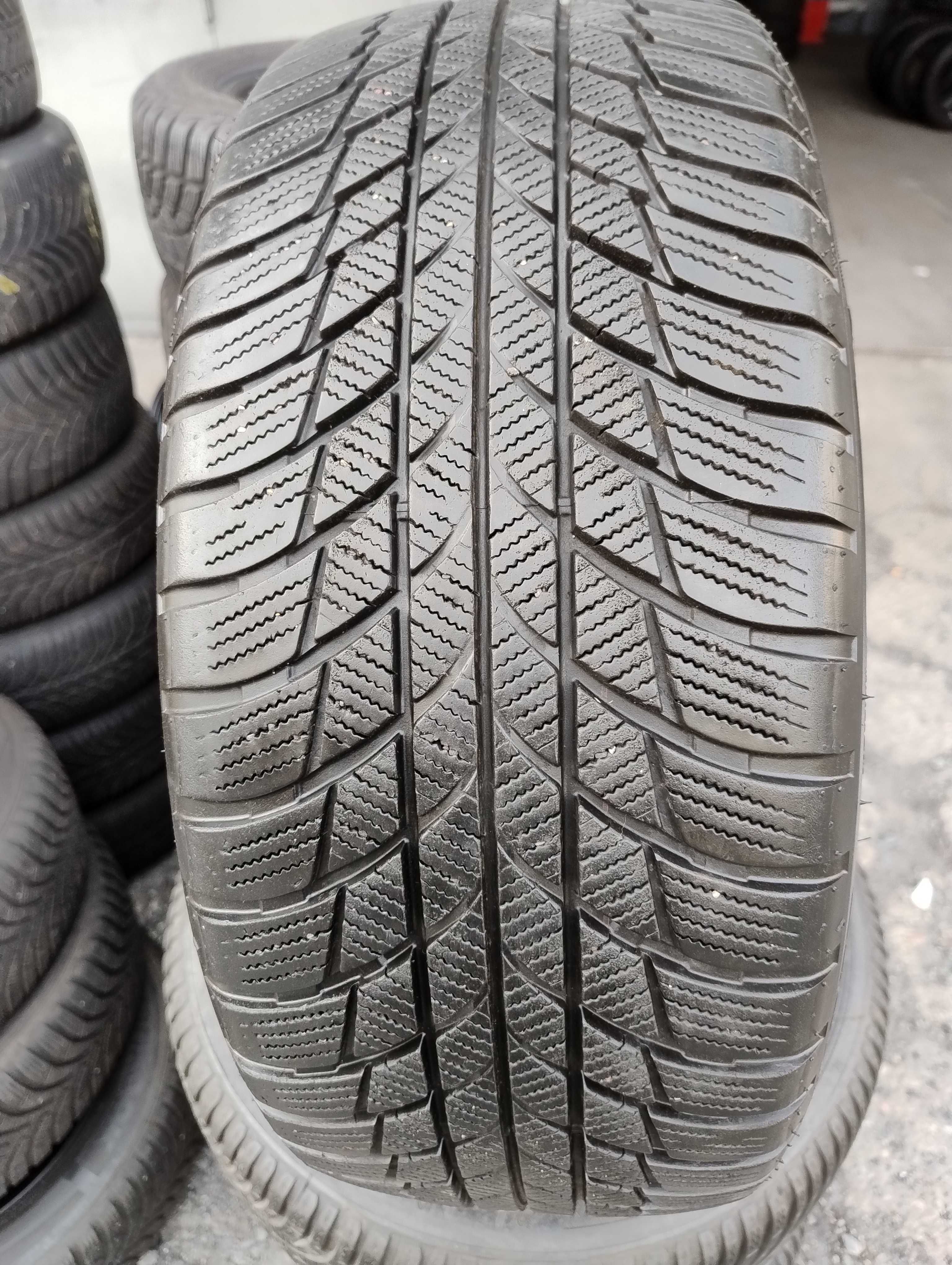 Bridgestone 225/50/17 RSC 16r (sztuka)