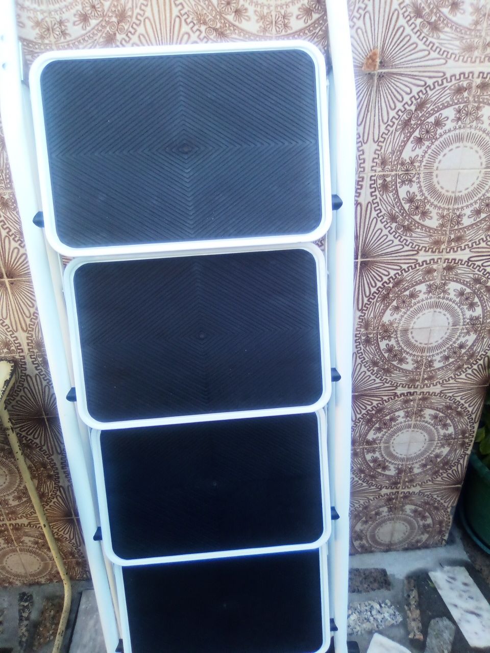 Escada Nova de 4 degraus muito rubosta e resistente