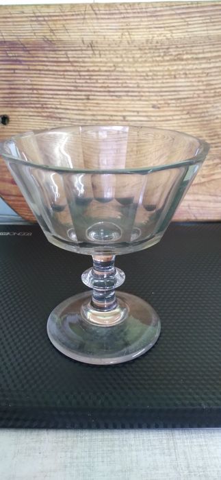 Урановое стекло старинное