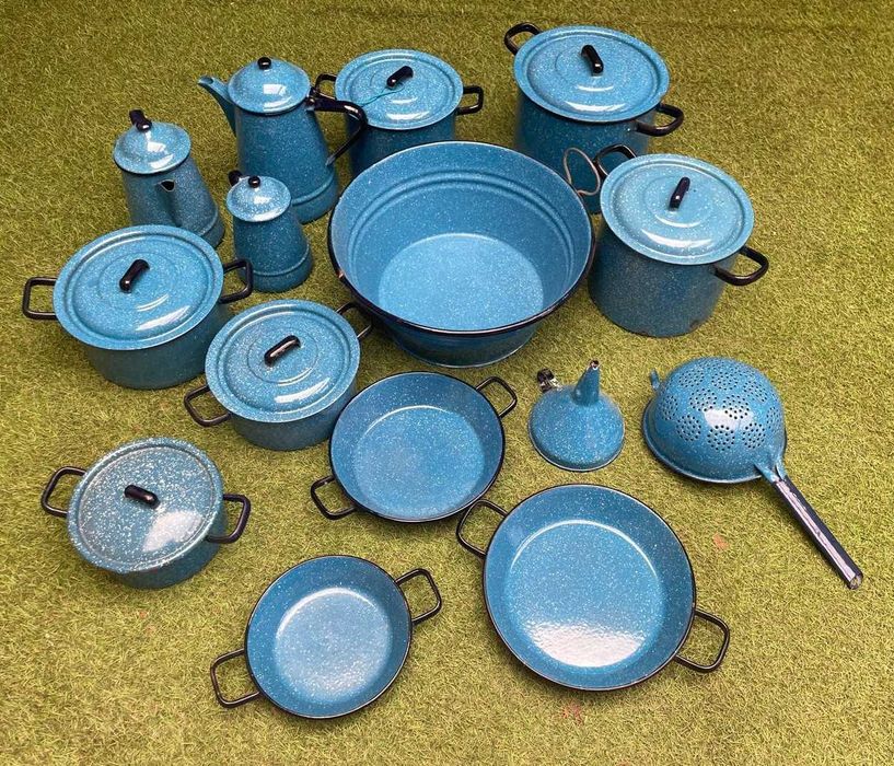 Conjunto de utensilios cozinha antigo em esmalte azul