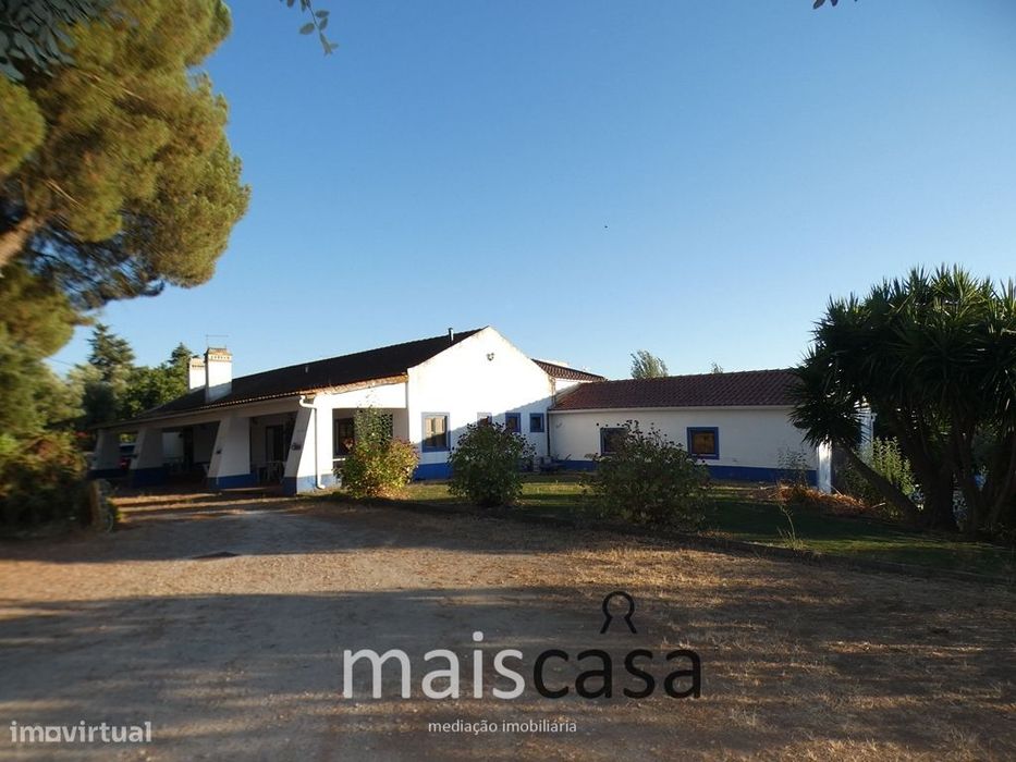 Herdade com Habitações, Piscina, Turismo, Canil e Campo de Jogos !