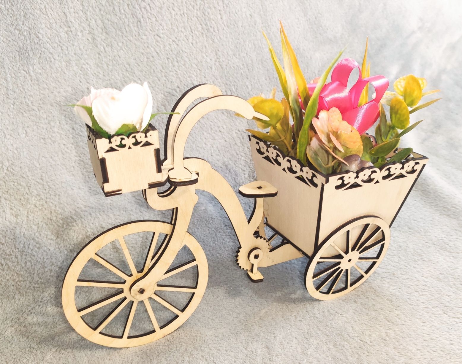Rowerek na prezent, na doniczkę z kwiatami, na Wanetynki, dzień kobiet