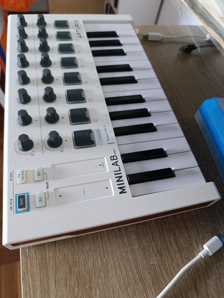 Arturia Minilab MK2 (Portes Portugal Continental incluído)