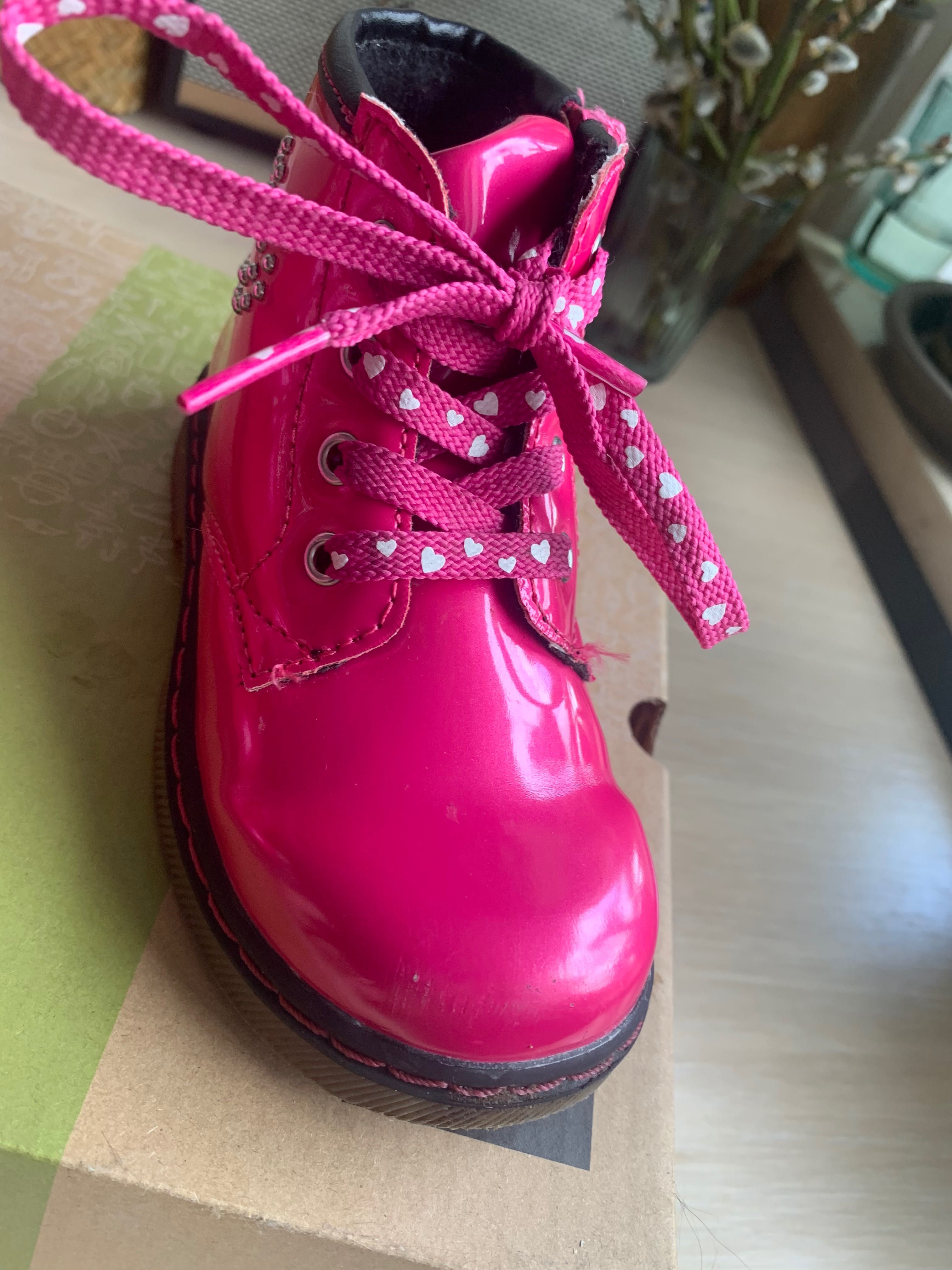 Buty dziewczęce r.24 różowe lakierowane