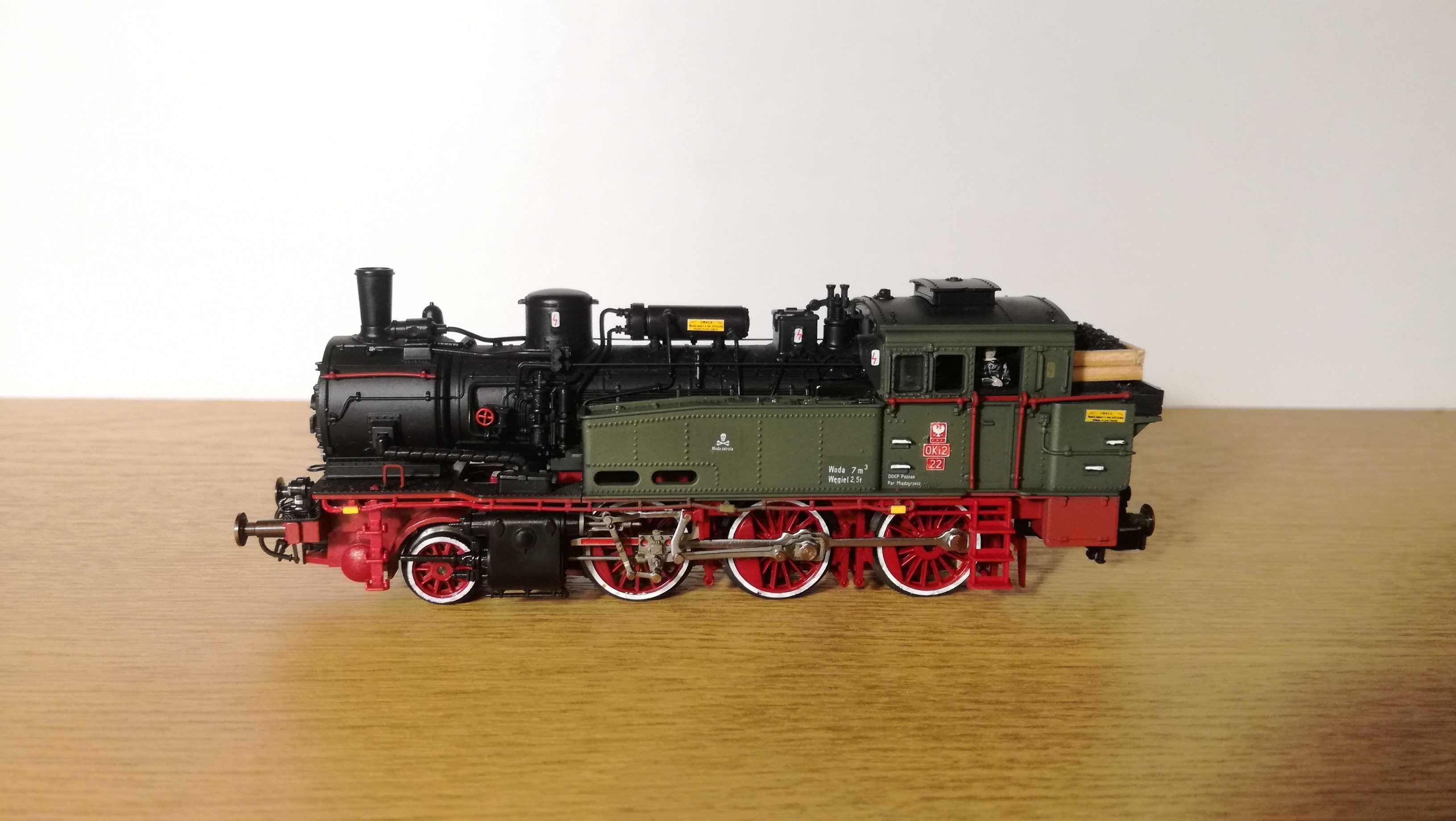 Model parowozu Oki2-22 PKP H0 Roco.