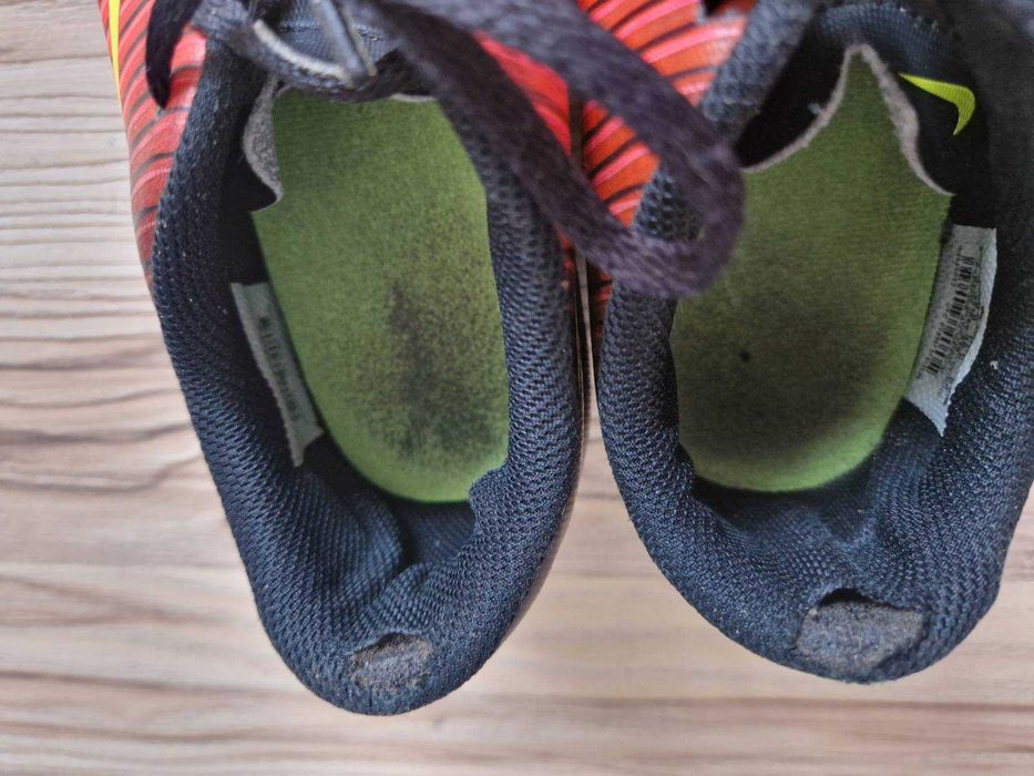 Buty piłkarskie korki Nike rozm. 38.5