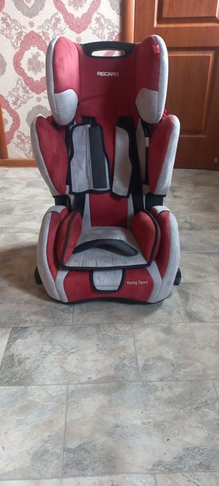 Продам автокрісло Recaro
